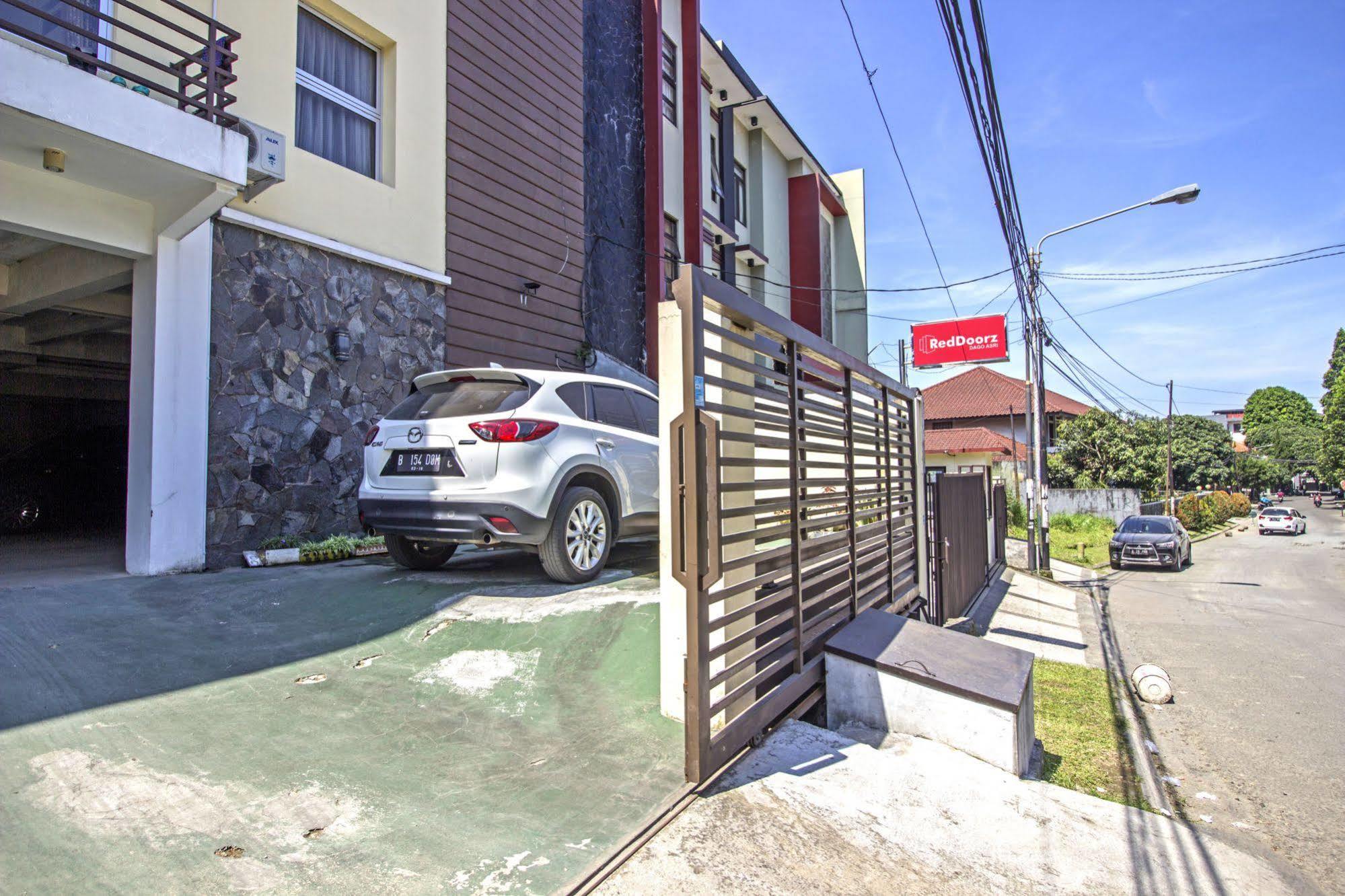 Wisma tamu Reddoorz @ Dago Asri 2*