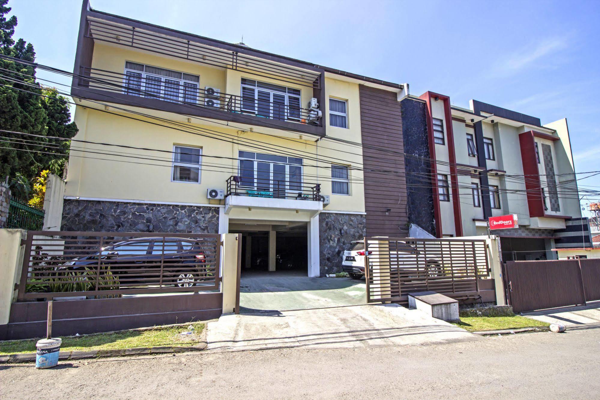 Reddoorz @ Dago Asri Wisma tamu